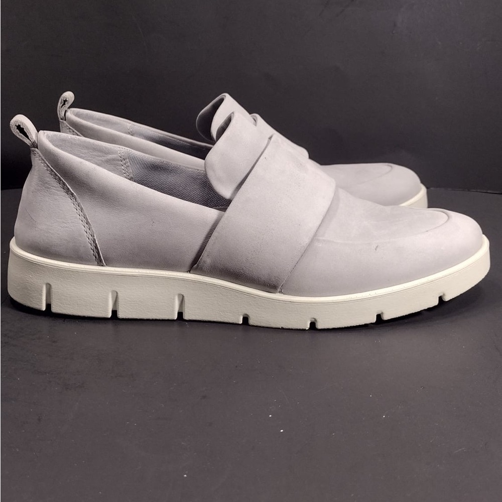 Ecco Women’s Gray Slip-On Shoes size 6 pre
Owned Exellent condition - Picture 10 of 10